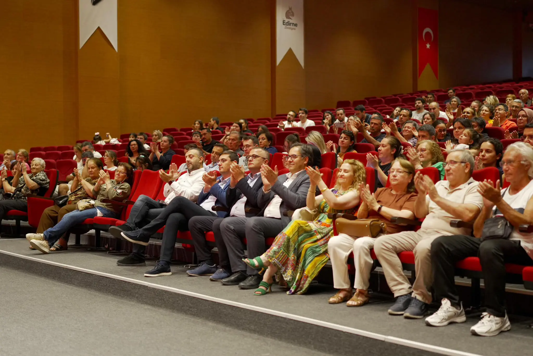 GENÇ MÜZİSYENLER YILSONU KONSERİNDE ALKIŞ TOPLADI galeri görseli